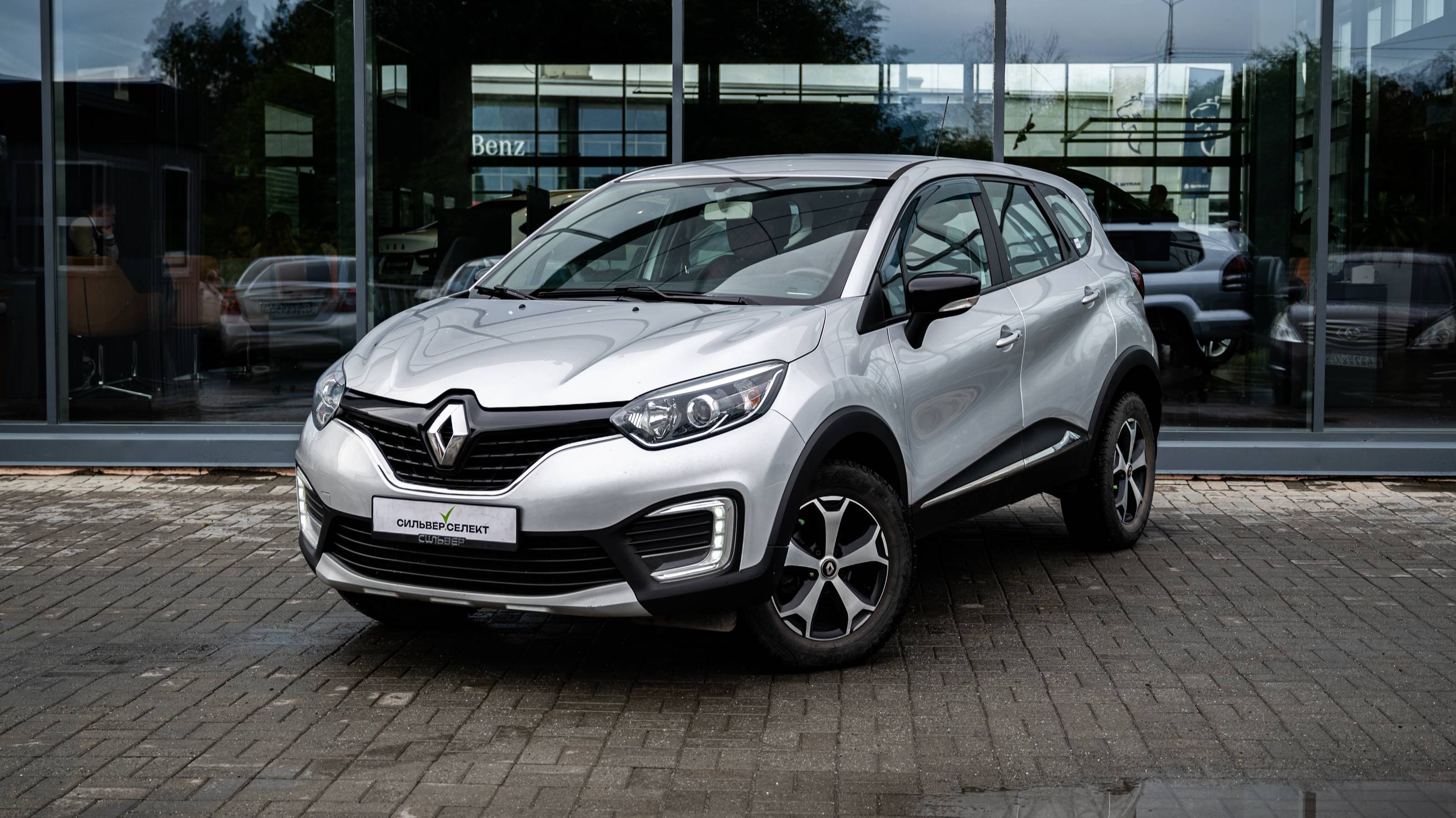 RENAULT KAPTUR СВЕТЛО-СЕРЫЙ