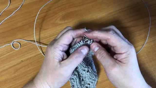 Рельефные и ажурные  складочки. Узоры спицами