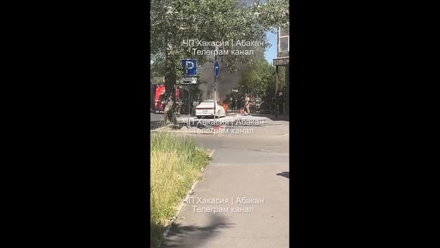 Автомобиль вблизи