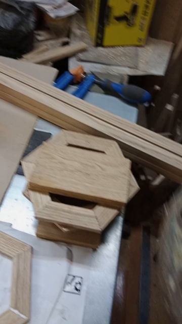Вазочка из дуба