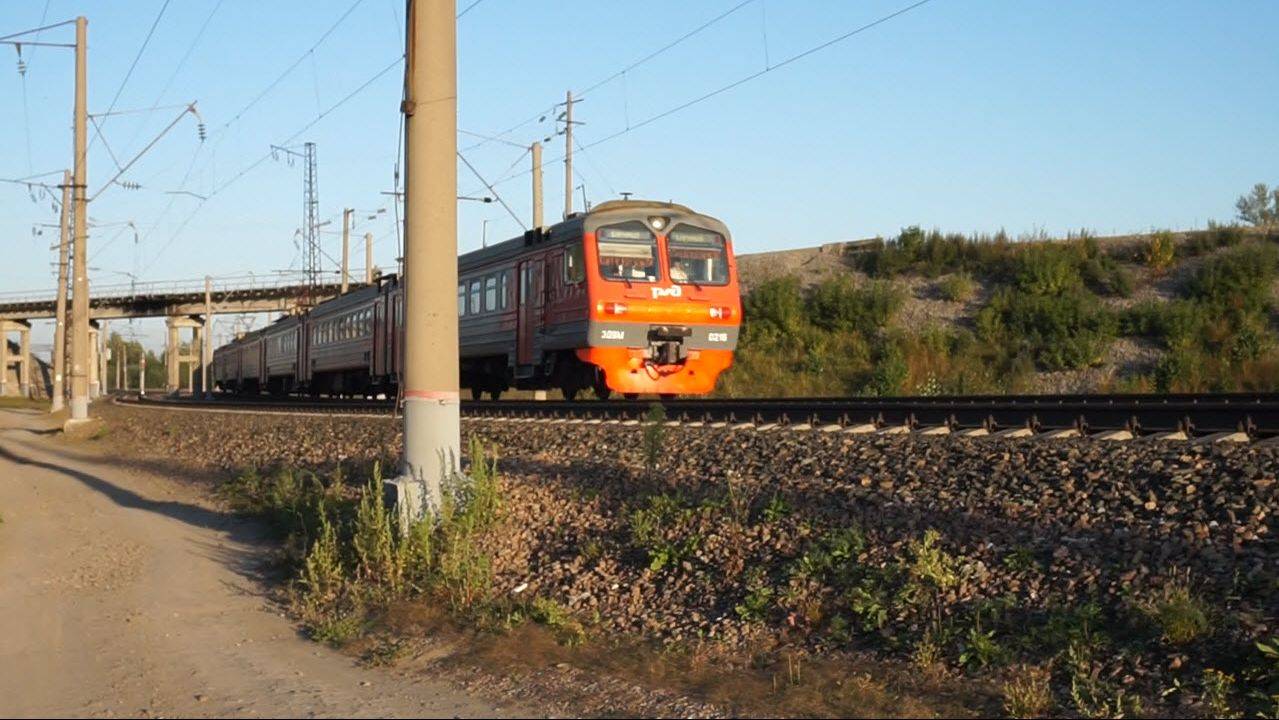 Электропоезд ЭД9М-0216. Резервом.