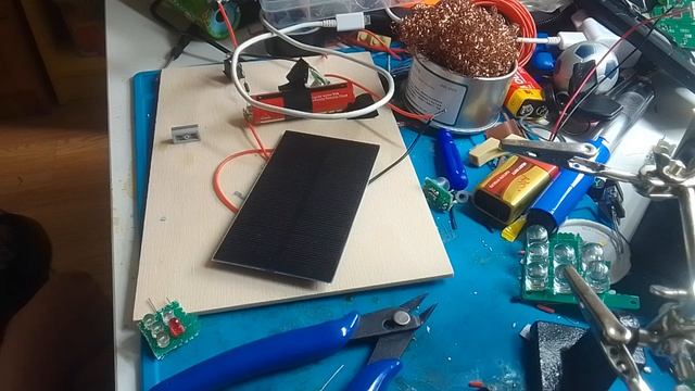 как без схем заряжать телефон от солнечной батареи