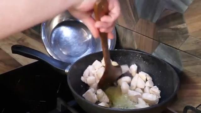 Быстрый и вкусный ужин из замороженных овощей и курицы за 30 минут Готовится в одной сковороде.