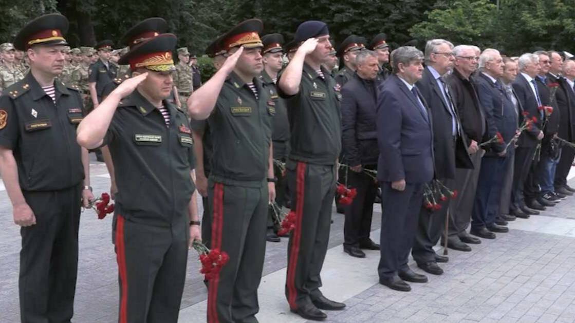 Росгвардейцы в Москве почтили память павших в годы Великой Отечественной войны