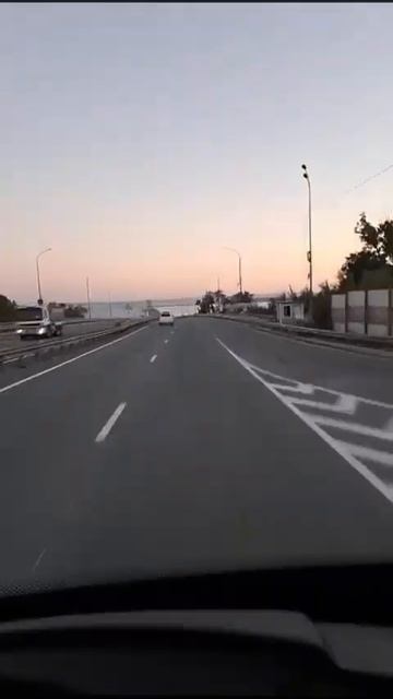 На заре в городе Vl  #владивосток #арендаавтобуса #дальнобой #рассвет #авто #рассветныегоризонты