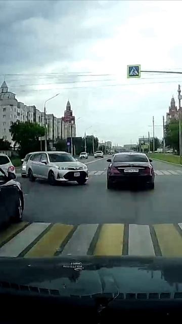 Большое скопление авто на перекрестке