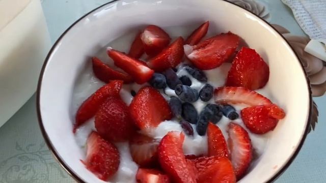 Йогурт из мультиварки со свежей клубникой. Вкусно и полезно