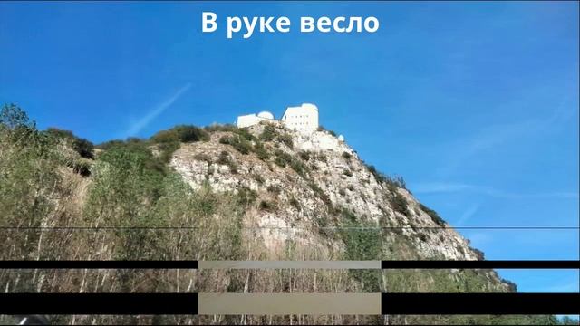В руке весло