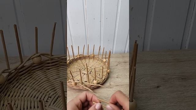 Процесс плетения из бумажных трубочек А что вы сейчас плетете?