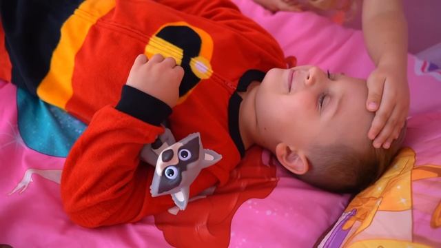 Диана и Рома Диана и непослушная Кукла ⧸ Diana Pretend Play with Baby Doll & Toys