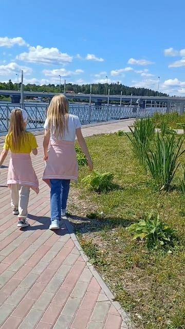 Папочка и дочки #семья #папаидочка #папа #жизнь #моменты #семьявместе #родители #дети #дочка