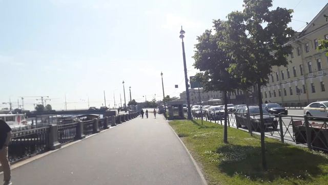 Ракета идёт  по  Неве