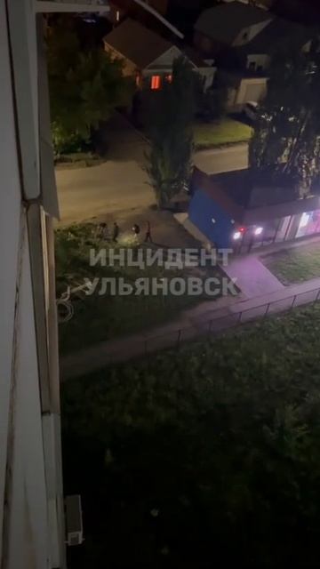 На Александра Невского около часа назад упала женщина в канализационный люк. Приехали ППС и скорая.