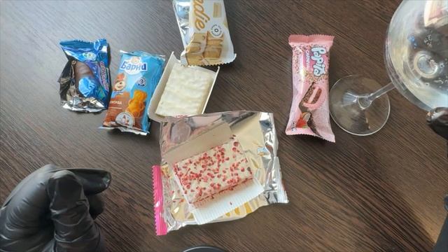 Успокаивающий АСМР: поедание различных сладостей