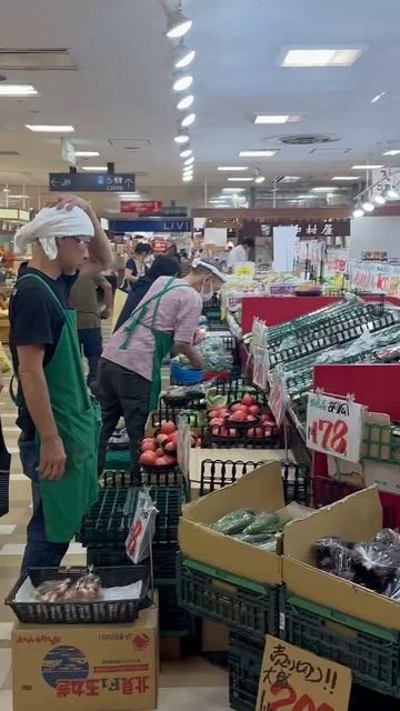 Овощи в супермаркете в Японии
