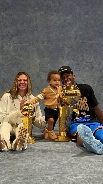 SGA getting his family pics with the Larry O’Brien