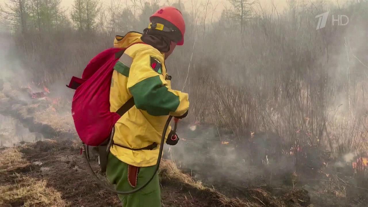 В восточных регионах России остается сложной ситуация с природными пожарами