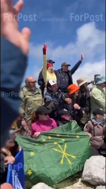 На кавказской горе Оштен установили памятную табличку в память о победе красноармейцев