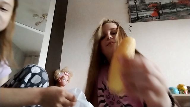 распаковка антистрессов с Софией