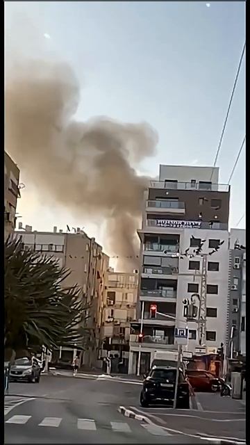 утром Иран снова произвел серию ударов баллистическими ракетами по Израилю.