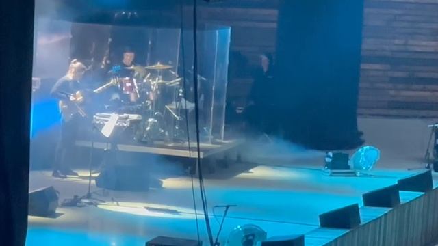 Пришли на концерт Бутусова