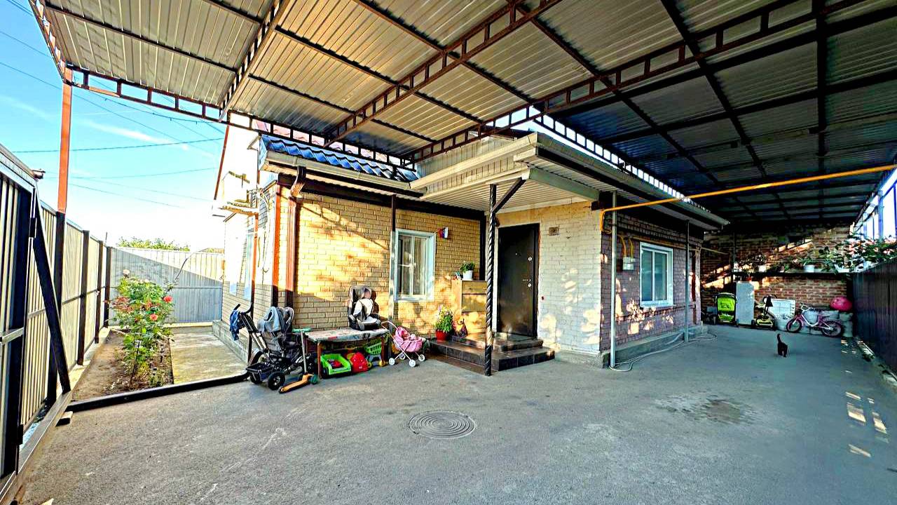 Уютный дом 60 кв.м. 5 соток 3 комнаты ремонт. Краснодарский край, город Армавир.