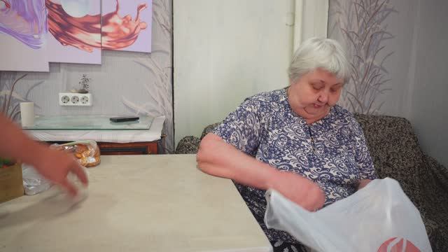 КУПИЛА НА ПЕНСИЮ ПРОДУКТЫ ОБРАЗЦОВЫЙ ОГОРОД И САД сажу в конце июня помидоры