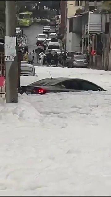 🌊 Сильные дожди привели к переполнению плотины Лос-Куартос в Мексике