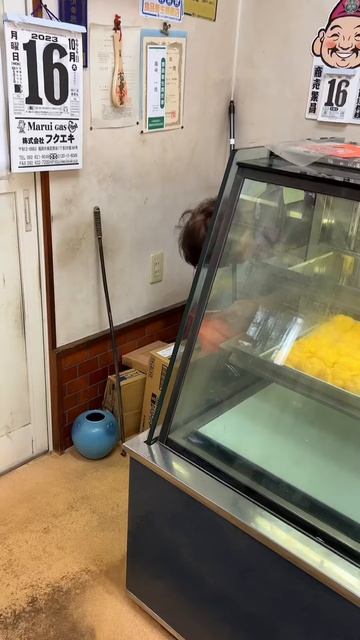 2sACM4aJp4E - 長年愛されるパン屋の60円のエクレアがクリームたっぷりで美味しすぎる【やおきパン】#福岡グルメ #japanesefood #shorts