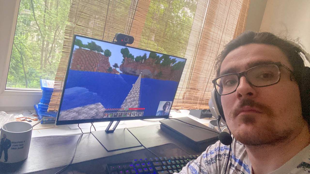 ПЕРВЫЙ РАЗ ИГРАЮ В MINECRAFT
