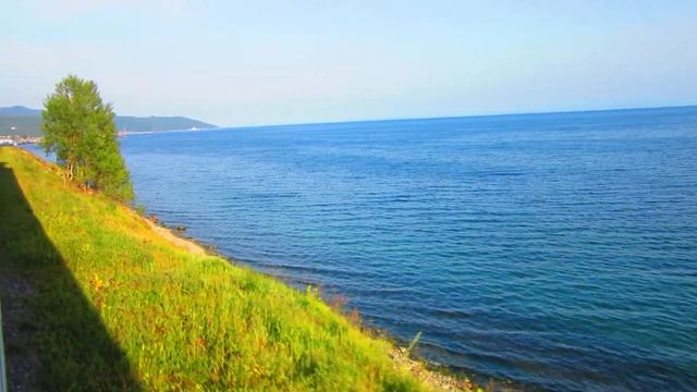 Вид_из_окна_поезда_озеро_Байкал_близ_п_Байкал,_Кругобайкалка