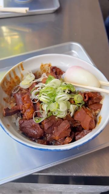 9_NiRSefXNs - 築地で行列ができる絶品ホルモン丼🍚#東京グルメ #築地