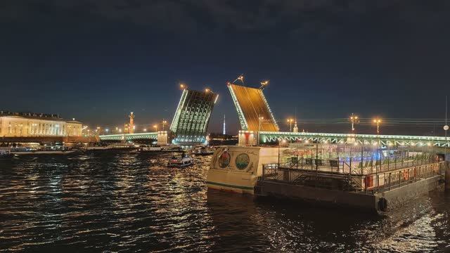 Развод Дворцового моста