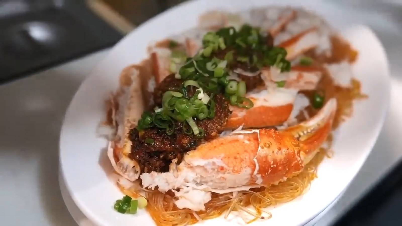 Китайские пельмени с беконом яйцо и сыр , лапша из снежного краба