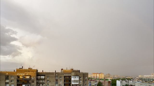 Типичный Краснодар: только что светило солнце и вдруг ливень, град, гром, молния и радуга