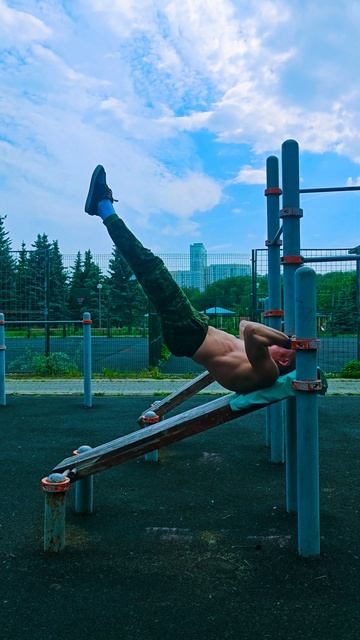 Флаг дракона на наклонной скамье #nogymworkout #челленджы #спорт #shorts