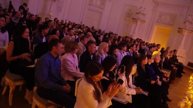 1 видео (5) Музыка & цветы: Джаз во дворце
