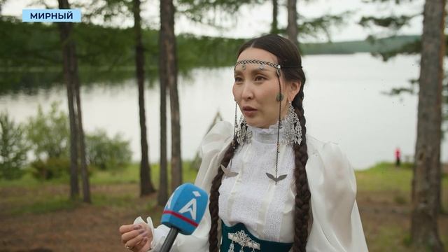 Для мирнинских геологов на празднике Ысыах провели якутский обряд благословения