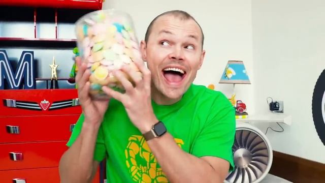 Мистер Макс • Mister Max - Макс следит за питанием папы и Кэти
