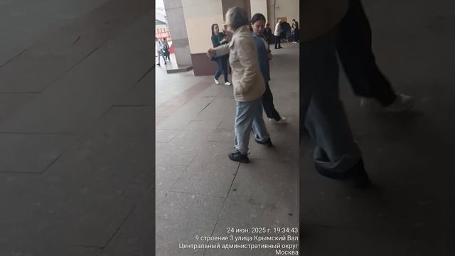 Смотрящая по Добрыненской.))) Ржака