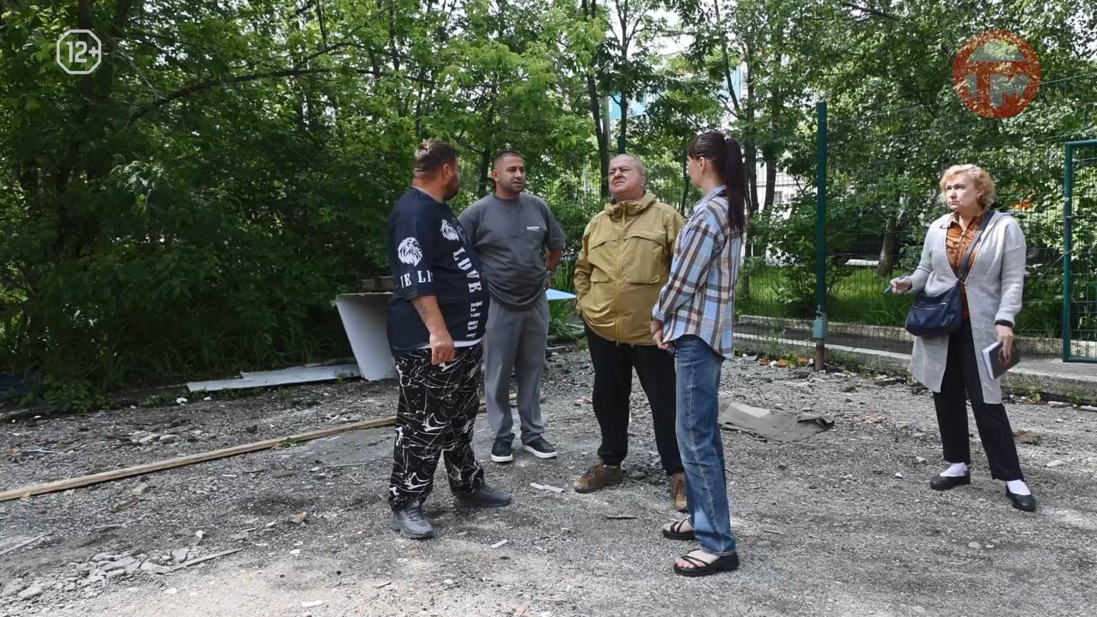 Строительство крыши в гимназии № 133 проверила комиссия администрации Уссурийска