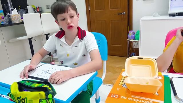 Miss Katy|Мисс Кэти Катя и и Макс играют в школу