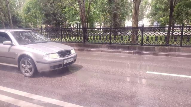 Потоп после дождя на проспекте Ленина. Волгоград