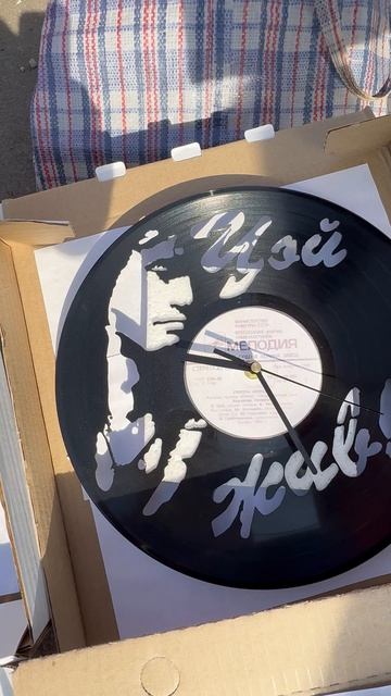 Блошиный рынок. Часы из ретро пластинок. Flea market. Clock made from retro records #shorts