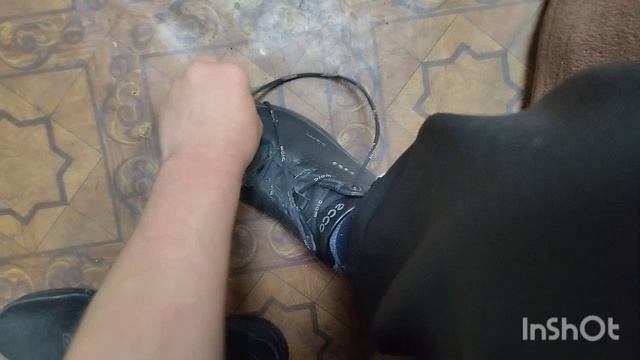 Как завязать шнурки одной рукой
