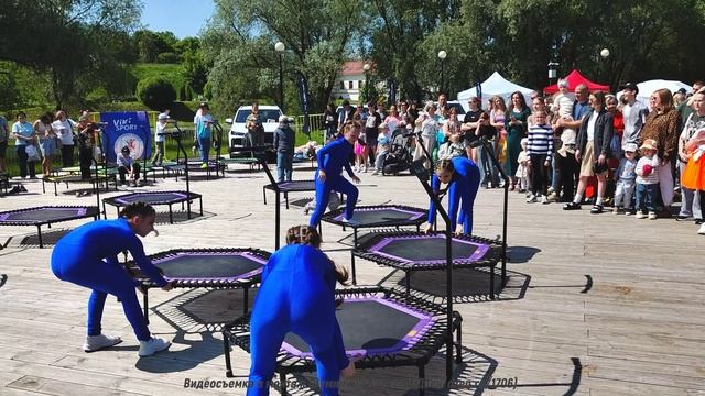 14.06.2025 г. Фестиваль "Вики-фест" в парке Строителей. Выступление команды джамперов.