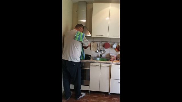 Яичница с беконом на сковороде