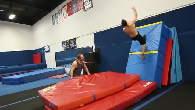 Dubs, Trips, and wall Tricks (Parkour   Freerunning   Tricking)