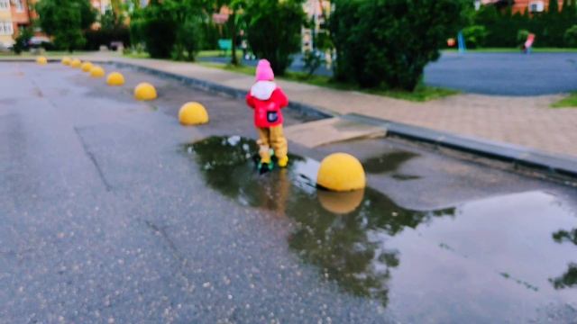 2025.06.20. Зелёный самокат, жёлтые сапожки ...