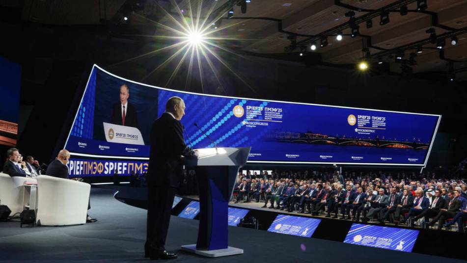 Путин: объем вложений в основной капитал в РФ к 2030 году должен вырасти на 60%